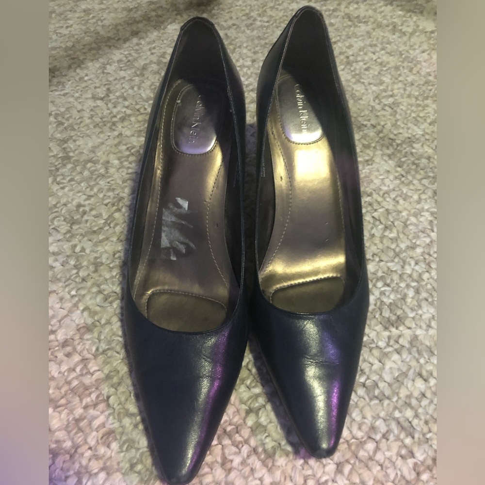 Calvin Klein Navy Heels size 8.5 Dolly style